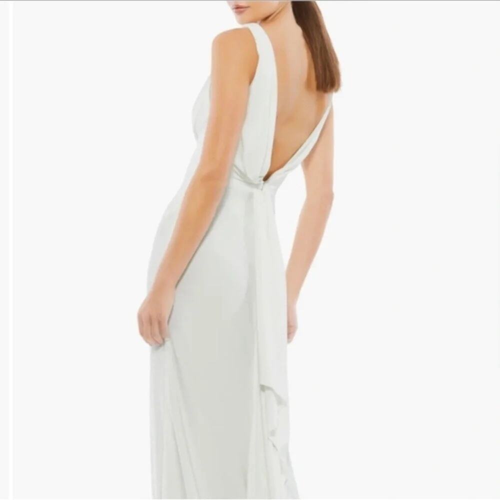 MAC DUGGAL Women’s Cowl Back Surplice Knit Gown WhiteSize 4